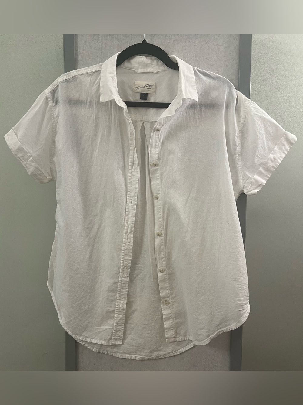 Women's Universal Thread White Small Short Sleeve Collared Button-Down Shirt